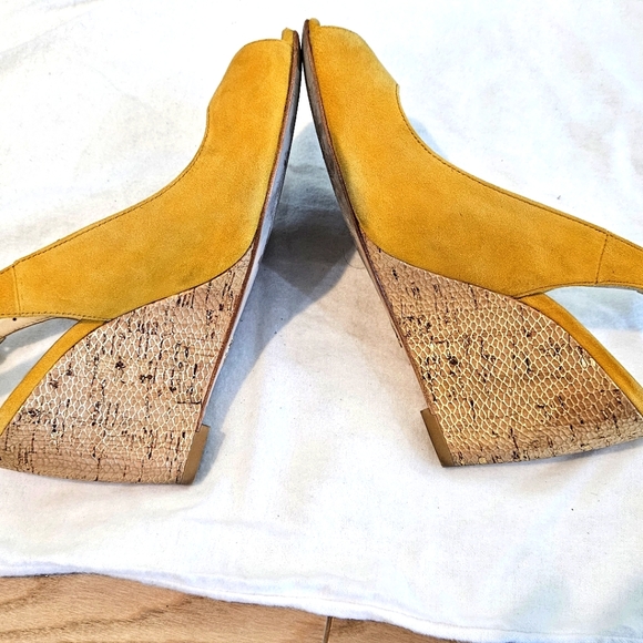 Italian made Vero Cuoio Signature Suede open toe slingback wedges size 5.5 - Picture 6 of 9